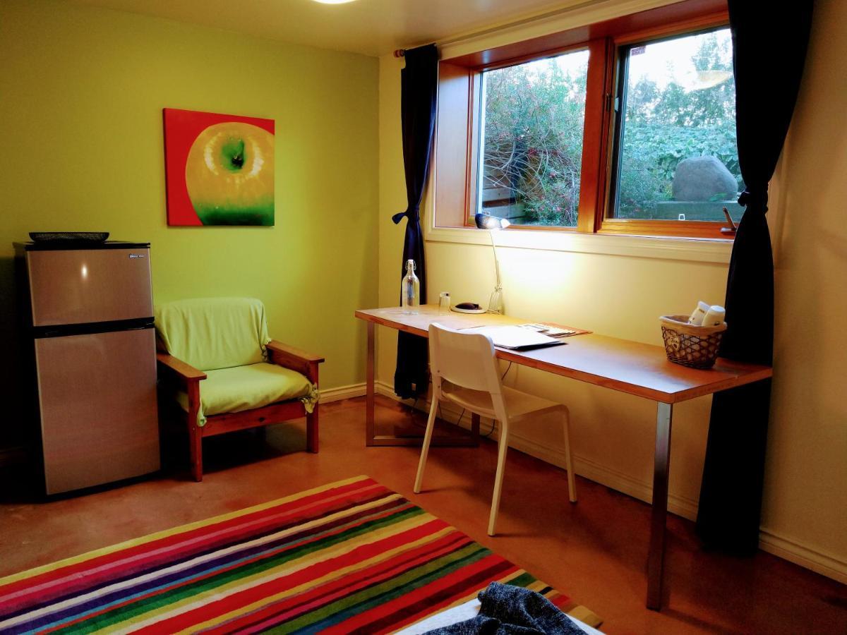 U Of A Homestay, Trails & Whyte Ave Эдмонтон Экстерьер фото