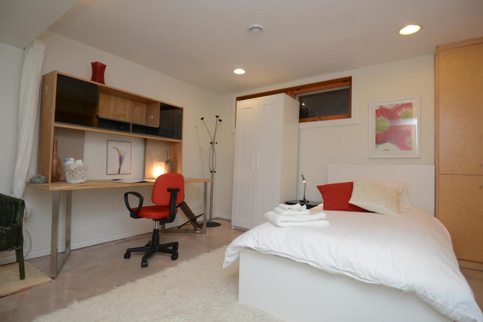 U Of A Homestay, Trails & Whyte Ave Эдмонтон Экстерьер фото