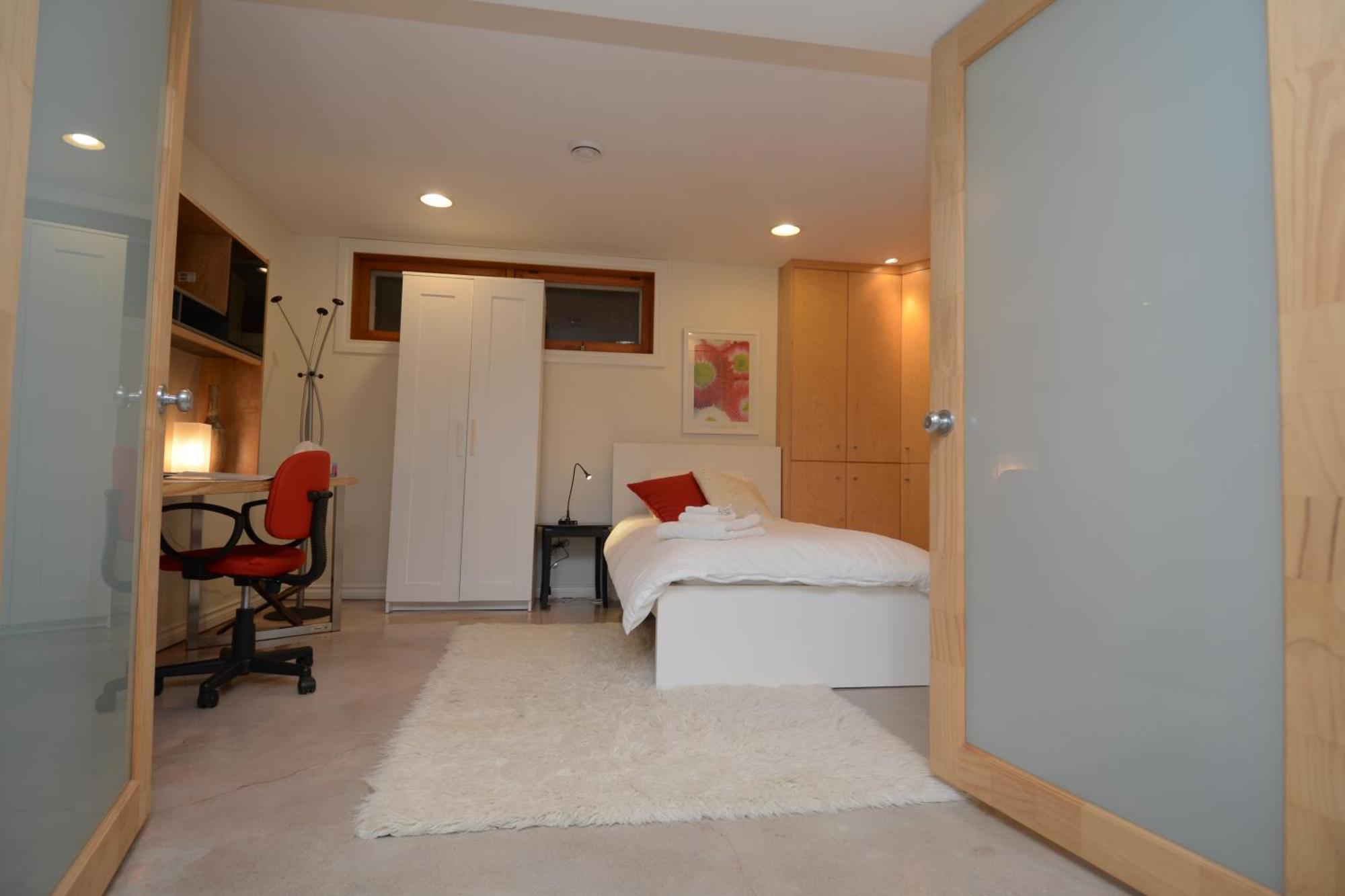 U Of A Homestay, Trails & Whyte Ave Эдмонтон Экстерьер фото